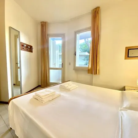 Villetta Con Piscina E Parcheggio בית נופש